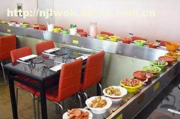 高效搬运新选择 LW42堆垛搬运机械助力酒店运营升级